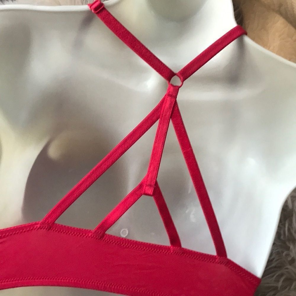 Victoria’s Secret Push Up Pigeonnant Bra Red 32B